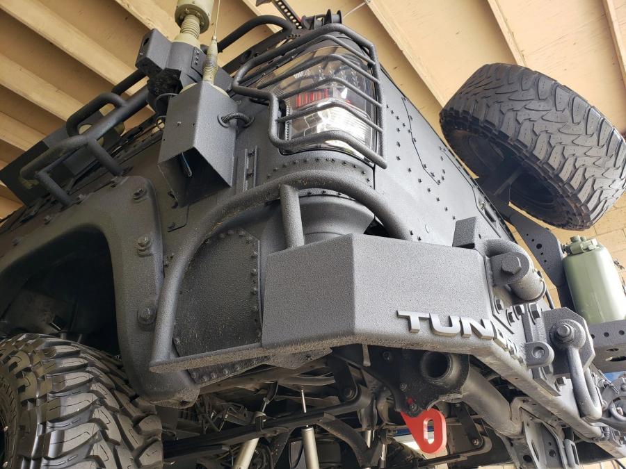 Днище и подвеска Toyota Tundra CrewMax 4x4 Zombie Apocalypse 2013 года  (фото 428 из 461)